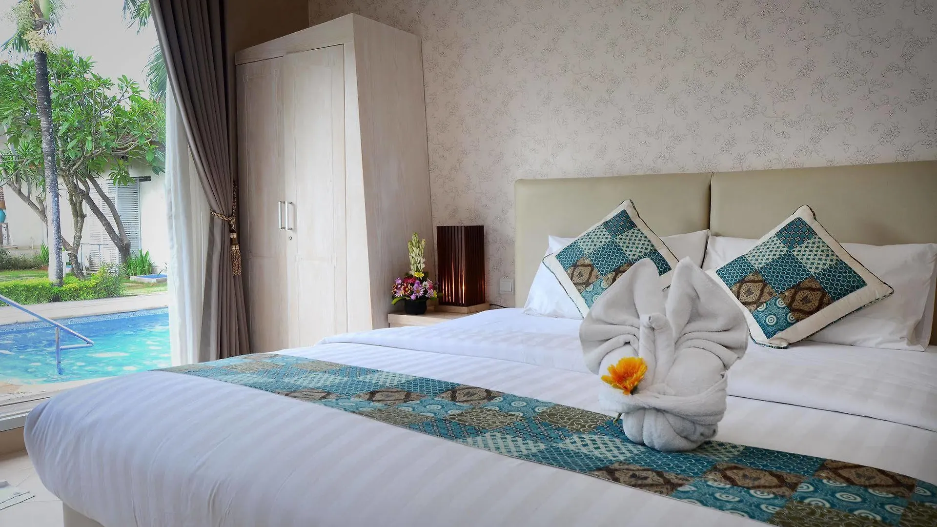 Bali Breezz Hotel Jimbaran  3*, Jimbaran (Bali)